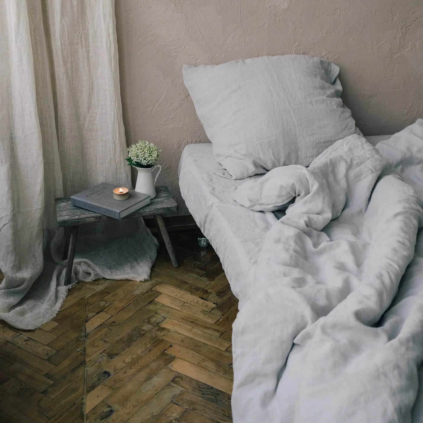 Shop Organic Linen Bedding Set 155x200 in Grey 4